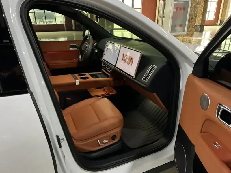2025 Li Auto (Lixiang) L6 с пробегом 9 000 км