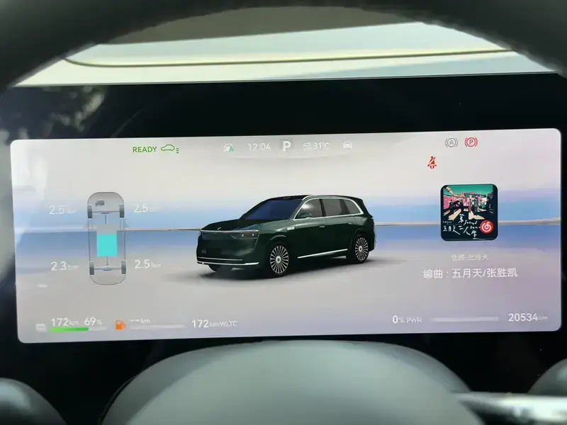 2025 Aito M8 с пробегом 20 000 км