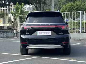2025 Aito M9 с пробегом 53 000 км