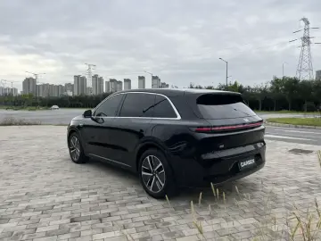 2024 Li Auto (Lixiang) L6 с пробегом 33 000 км