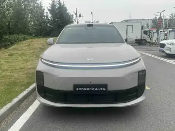 2025 Li Auto (Lixiang) L6 с пробегом 12 200 км