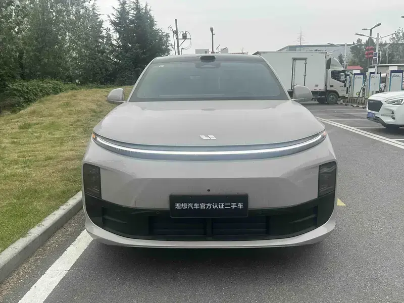 2025 Li Auto (Lixiang) L6 с пробегом 12 200 км