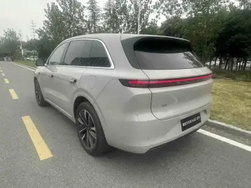 2025 Li Auto (Lixiang) L6 с пробегом 12 200 км