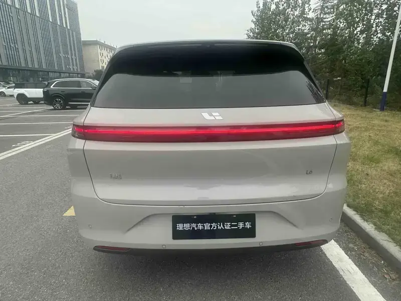 2025 Li Auto (Lixiang) L6 с пробегом 12 200 км