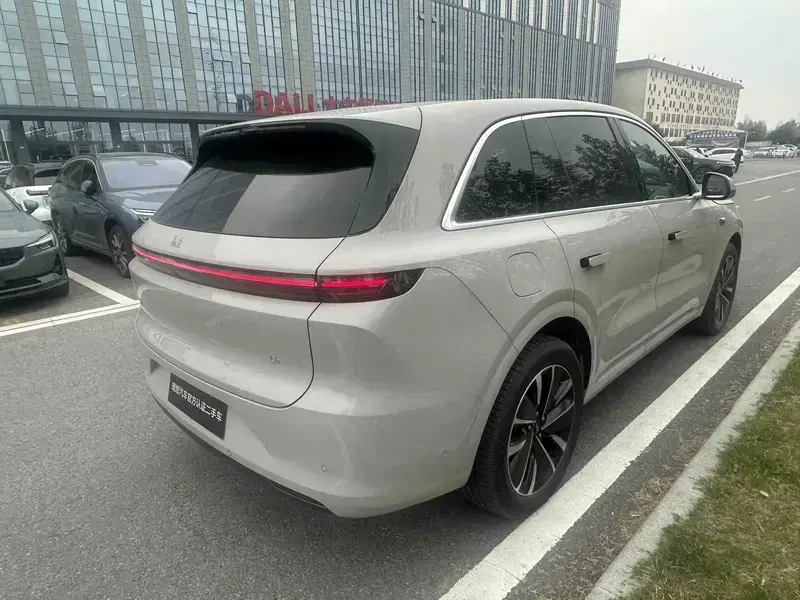 2025 Li Auto (Lixiang) L6 с пробегом 12 200 км