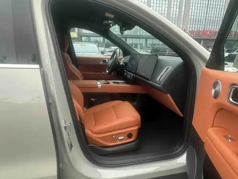 2025 Li Auto (Lixiang) L6 с пробегом 12 200 км