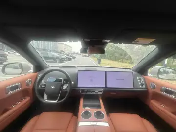 2025 Li Auto (Lixiang) L6 с пробегом 12 200 км