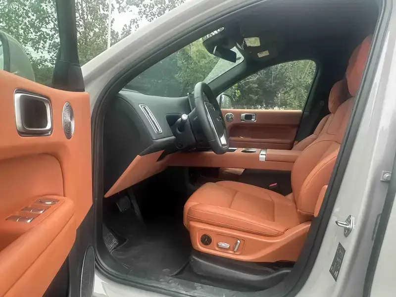2025 Li Auto (Lixiang) L6 с пробегом 12 200 км