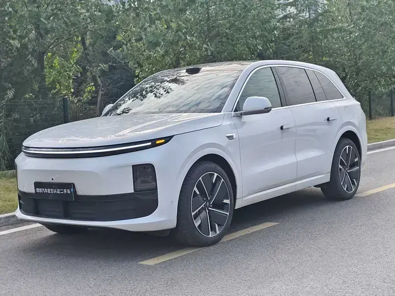 2025 Li Auto (Lixiang) L6 с пробегом 13 700 км