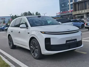 2025 Li Auto (Lixiang) L6 с пробегом 13 700 км
