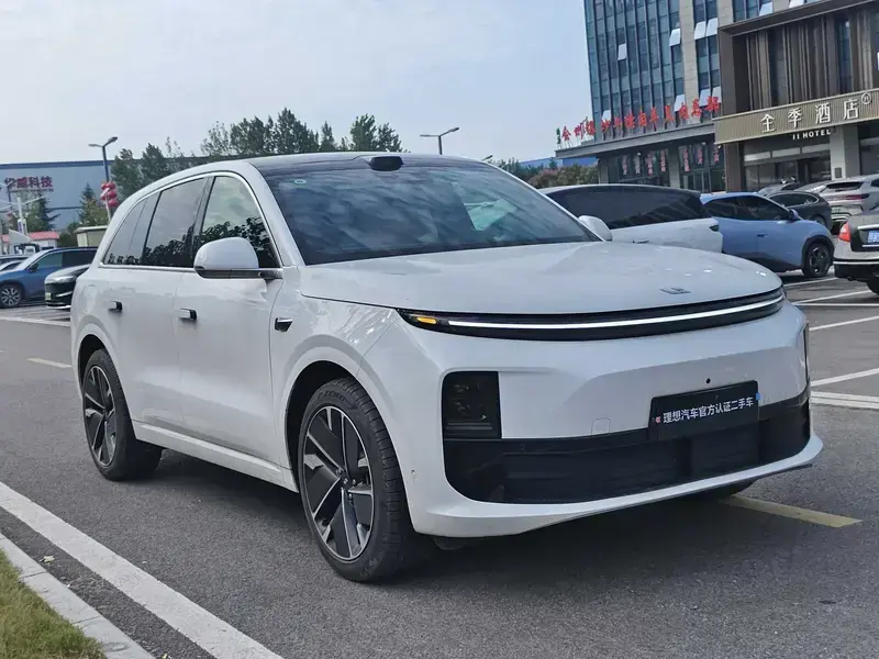 2025 Li Auto (Lixiang) L6 с пробегом 13 700 км