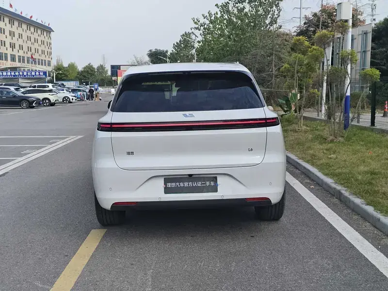 2025 Li Auto (Lixiang) L6 с пробегом 13 700 км