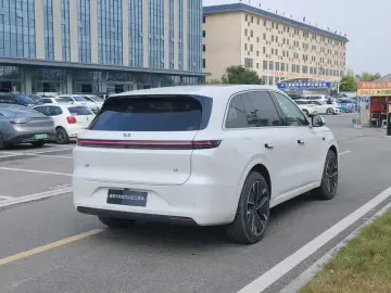 2025 Li Auto (Lixiang) L6 с пробегом 13 700 км