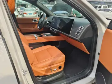 2025 Li Auto (Lixiang) L6 с пробегом 13 700 км