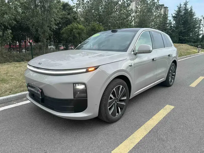2025 Li Auto (Lixiang) L6 с пробегом 11 900 км