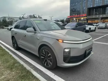 2025 Li Auto (Lixiang) L6 с пробегом 11 900 км
