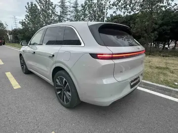 2025 Li Auto (Lixiang) L6 с пробегом 11 900 км