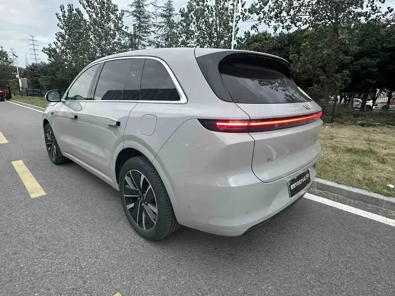 2025 Li Auto (Lixiang) L6 с пробегом 11 900 км
