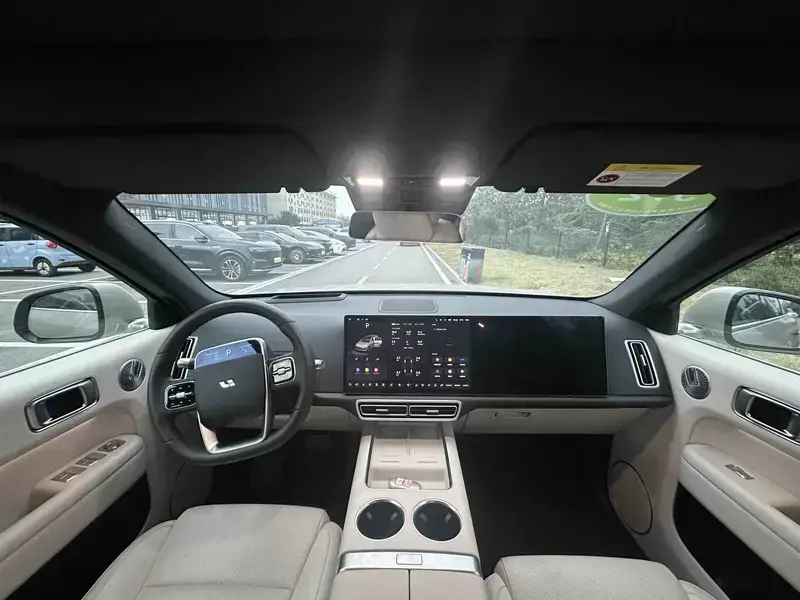 2025 Li Auto (Lixiang) L6 с пробегом 11 900 км