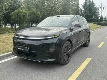 2025 Li Auto (Lixiang) L6 с пробегом 16 400 км