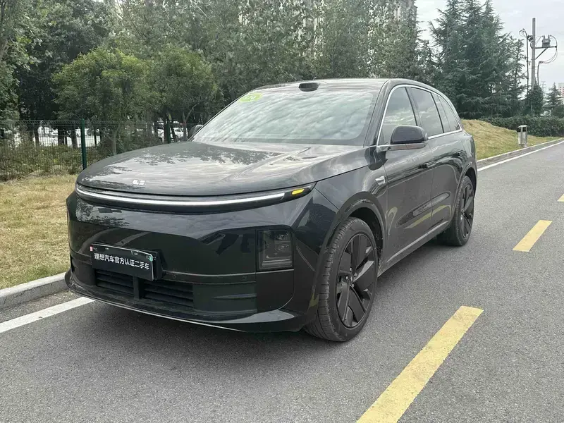 2025 Li Auto (Lixiang) L6 с пробегом 16 400 км