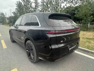2025 Li Auto (Lixiang) L6 с пробегом 16 400 км