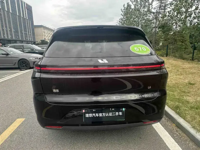2025 Li Auto (Lixiang) L6 с пробегом 16 400 км