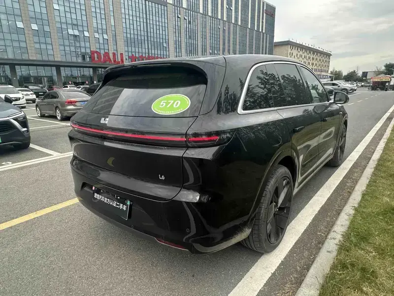 2025 Li Auto (Lixiang) L6 с пробегом 16 400 км