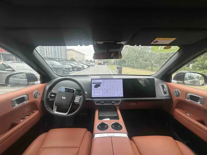 2025 Li Auto (Lixiang) L6 с пробегом 16 400 км