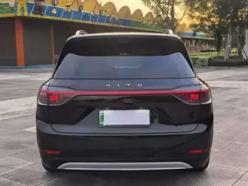 2025 Aito M9 с пробегом 31 000 км