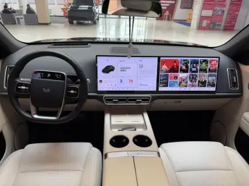 2024 Li Auto (Lixiang) L6 с пробегом 40 000 км