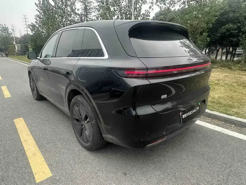 2024 Li Auto (Lixiang) L6 с пробегом 16 700 км