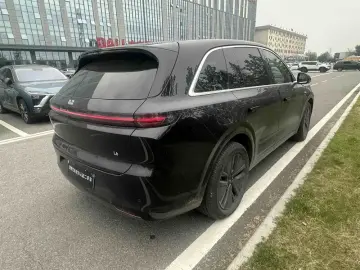 2024 Li Auto (Lixiang) L6 с пробегом 16 700 км