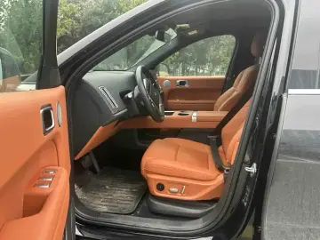 2024 Li Auto (Lixiang) L6 с пробегом 16 700 км