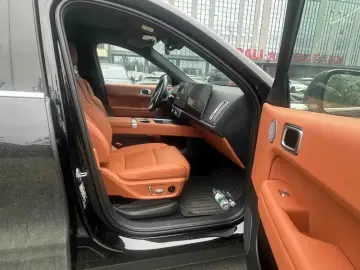2024 Li Auto (Lixiang) L6 с пробегом 16 700 км