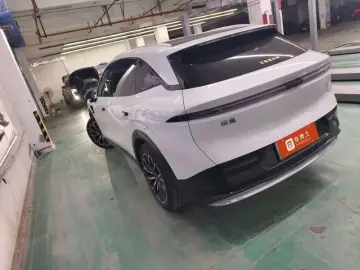 2025 Zeekr 7X с пробегом 32 000 км
