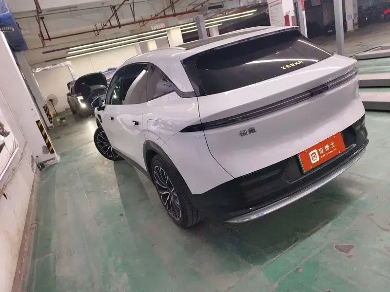 2025 Zeekr 7X с пробегом 32 000 км