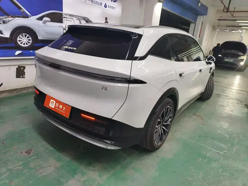 2025 Zeekr 7X с пробегом 32 000 км