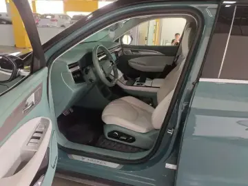 2023 Arcfox Alpha T с пробегом 33 000 км
