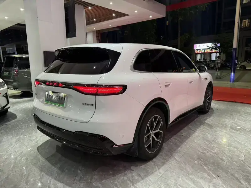 2026 Aito M6 с пробегом 10 000 км