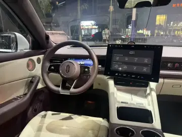 2026 Aito M6 с пробегом 10 000 км