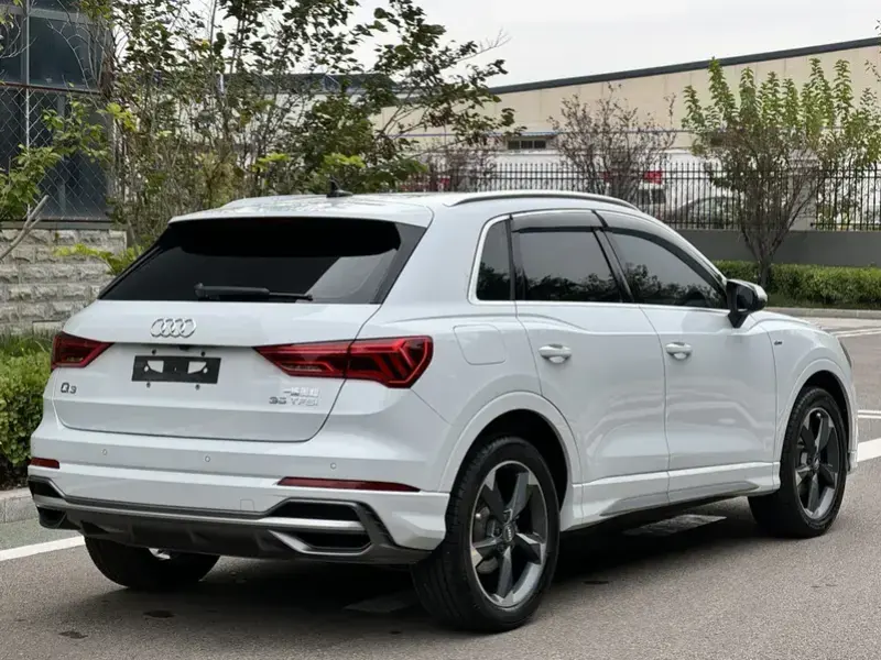 2020 Audi Q3 с пробегом 52 000 км