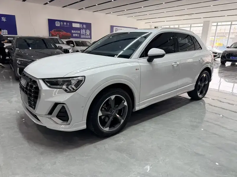 2022 Audi Q3 с пробегом 22 000 км