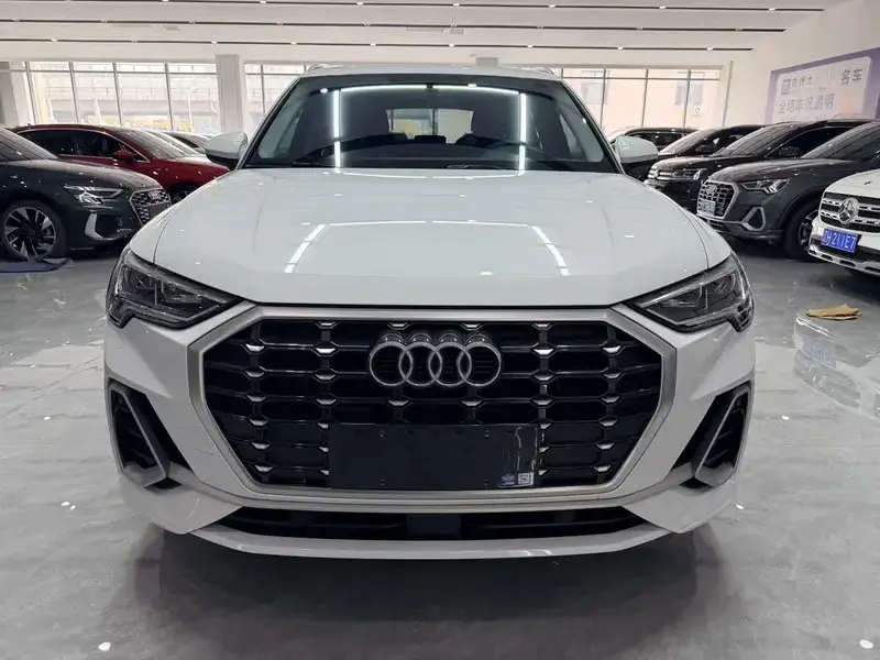 2022 Audi Q3 с пробегом 22 000 км