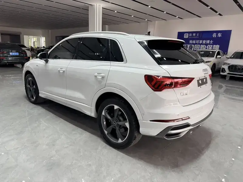 2022 Audi Q3 с пробегом 22 000 км