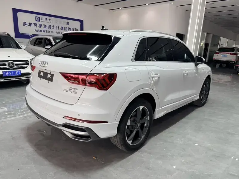 2022 Audi Q3 с пробегом 22 000 км