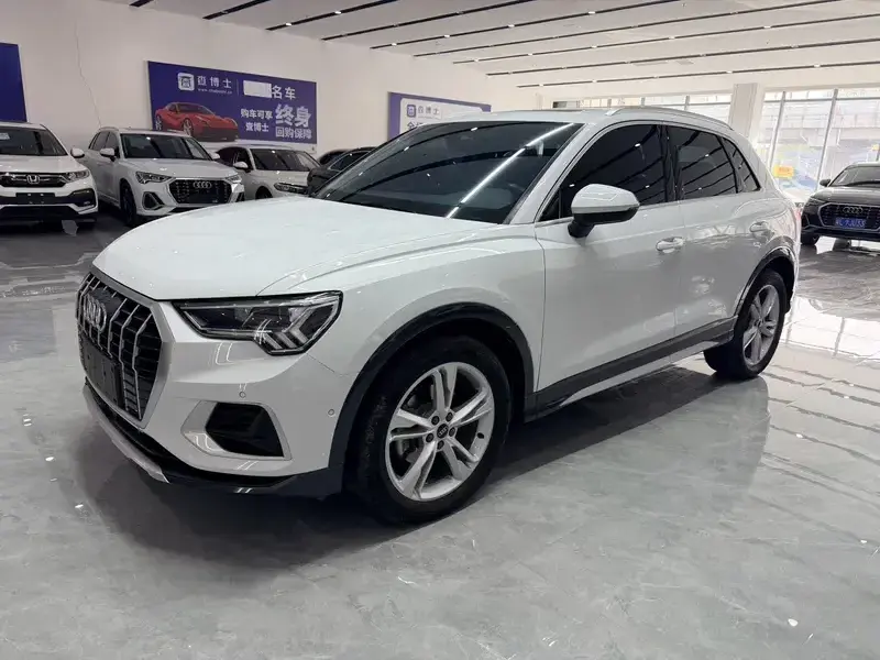 2023 Audi Q3 с пробегом 50 000 км