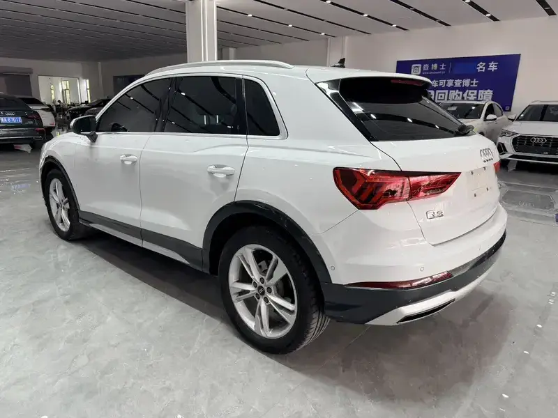 2023 Audi Q3 с пробегом 50 000 км