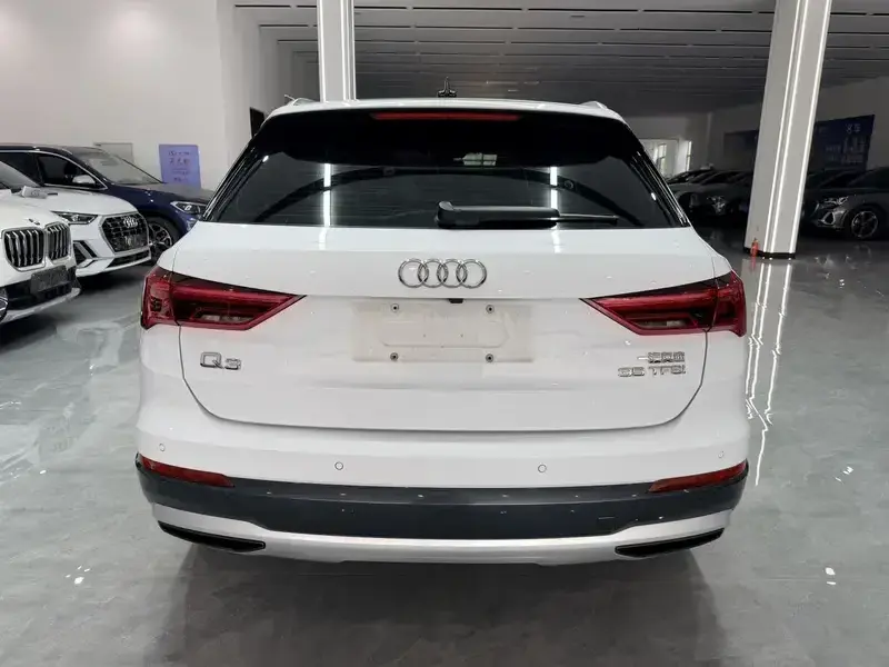 2023 Audi Q3 с пробегом 50 000 км