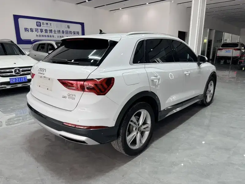 2023 Audi Q3 с пробегом 50 000 км